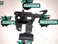 Audi / A6 / Крюк замка капота