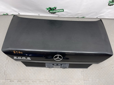 Mercedes-Benz / E-Class / Крышка багажника