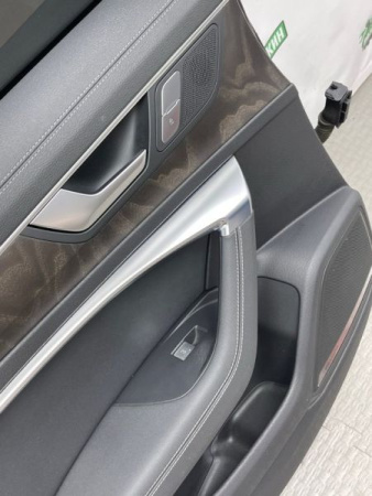 Audi / A6 / Дверь боковая