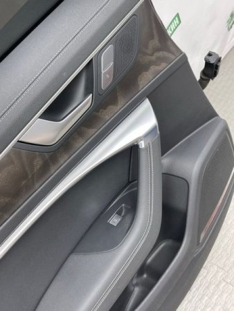 Audi / A6 / Дверь боковая