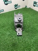 Land Rover / Range Rover / Кронштейн карданного вала