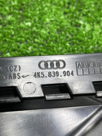Audi / A6 / Молдинг двери