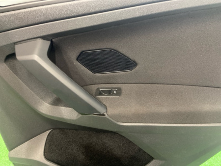 Volkswagen / Tiguan / Обшивка двери