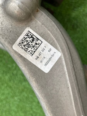 Audi / A4 / Кулак поворотный