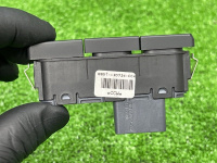 Ford / EXPLORER / Кнопка крышки багажника