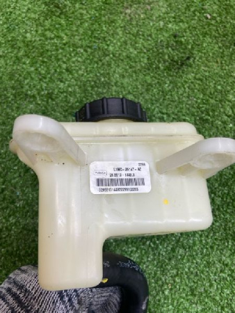 Ford / EXPLORER / Бачок для тормозной жидкости