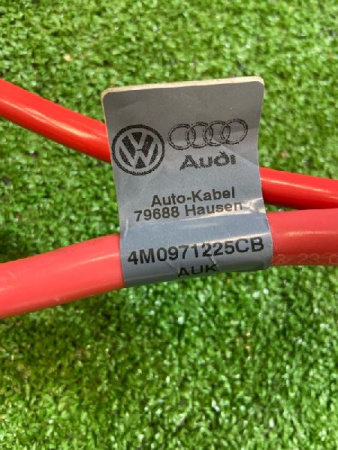 Audi / Q7 / Клемма аккумулятора