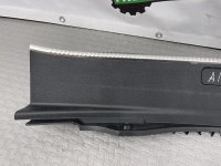 Audi / A8 / Накладка замка багажника