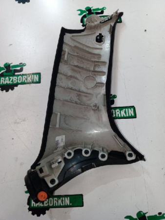 Mercedes-Benz / GLC 250d 4-matic / Накладка стойки