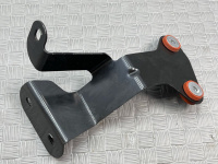 Audi / A4 / Кронштейн