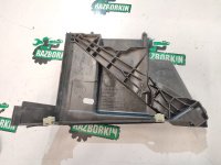 BMW / X1 / Крепление аккумулятора