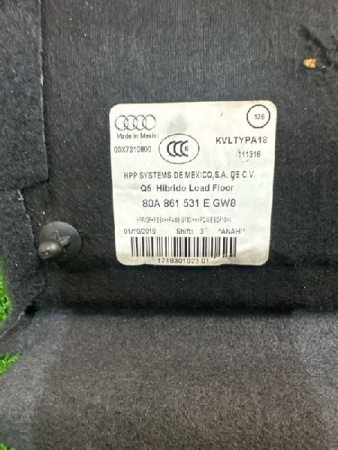 Audi / Q5 / Пол багажника