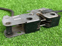 Volkswagen / Touareg / Замок капота