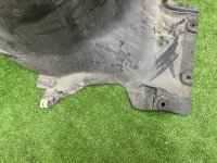 BMW / 7-Series / Подкрылок