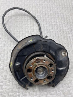 Mercedes-Benz / 190e / Кулак поворотный