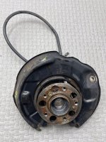 Mercedes-Benz / 190e / Кулак поворотный