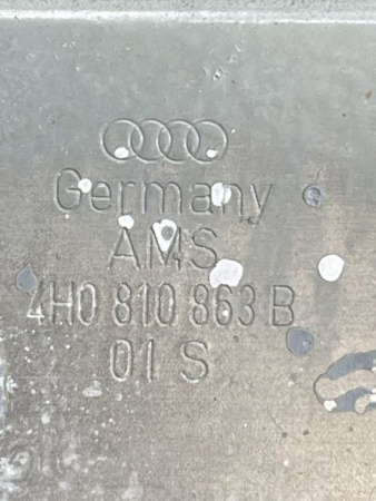 Audi / A8l / Крыло