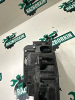 BMW / X1 / Замок двери