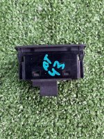 Audi / Q7 / Кнопка крышки багажника