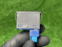 BMW / ALPINA B10 / Кнопка открытия багажника