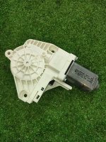 Audi / Q7 / Мотор стеклоподъемника