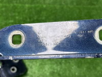 Volkswagen / Touareg / Петля капота