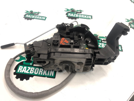 Mercedes-Benz / GLC 250d 4-matic / Замок боковой двери