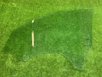 Audi / Q8 / Стекло двери