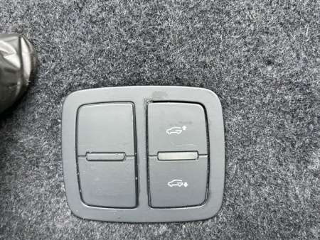 Audi / Q7 / Кнопка пневмоподвески