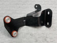 Audi / A4 / Кронштейн