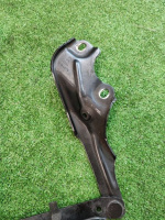 Audi / A6 / Петля капота