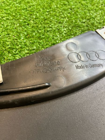 Audi / Q7 / Брызговик