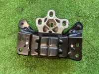 Volkswagen / Golf / Опора кпп