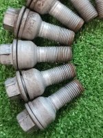 Audi / Q5 / Болт колесный