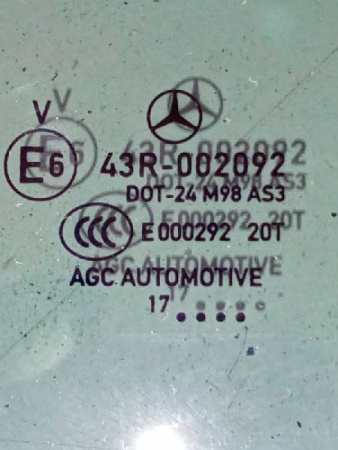 Mercedes-Benz / GLC 250d 4-matic / Стекло двери
