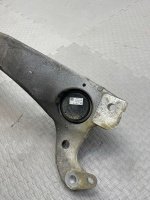 Volkswagen / Touareg / Кронштейн опоры двигателя