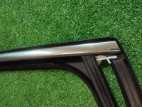 Volkswagen / Touareg / Направляющая стекла двери