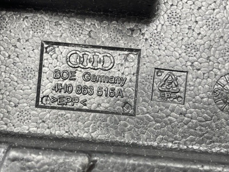 Audi / A8 / Пол багажника