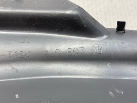 Audi / Q7 / Накладка замка капота