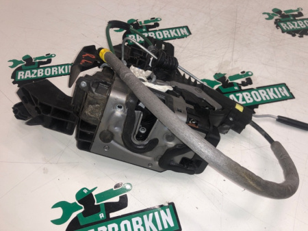 Mercedes-Benz / GLC 250d 4-matic / Замок боковой двери