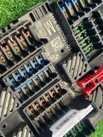 BMW / 7-Series / Блок предохранителей