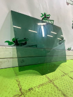 Volkswagen / Tiguan / Стекло двери