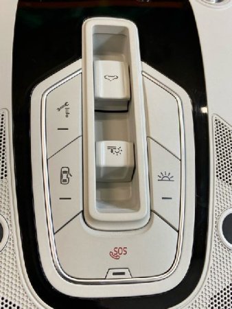 Audi / Q7 / Плафон подсветки салона