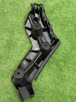 Audi / A6 / Направляющая бампера