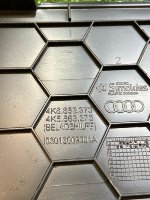 Audi / A6 / Накладка багажника