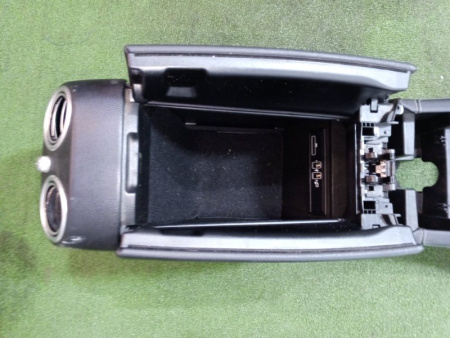 Mercedes-Benz / GLC 250d 4-matic / Консоль центральная