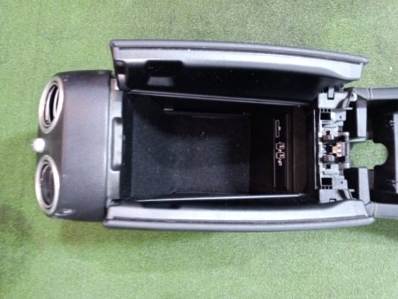 Mercedes-Benz / GLC 250d 4-matic / Консоль центральная