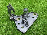 Mercedes-Benz / 190e / Замок капота