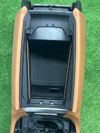 BMW / X5 / Консоль центральная