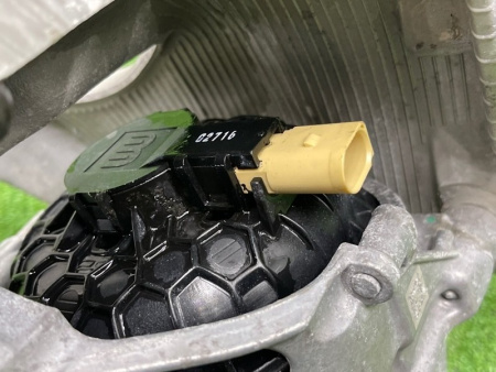 Audi / A4 / Кронштейн подрамника